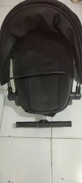 Baby stroller( kereta anak)