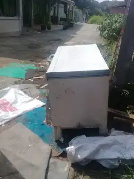 Kulkas mini Goldstar pasir putih sawangan