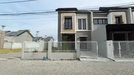 JUAL RUMAH BARU 2 LANTAI POJOKAN ALANA REGENCY TAMBAK OSO