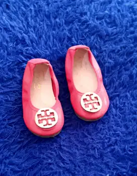 Sepatu fashion balita