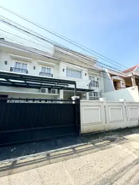 Dijual Rumah Milik Pribadi American Classic di Jatiwaringin