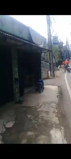 Dijual 3 kios plus rumah induk pinggir jalan