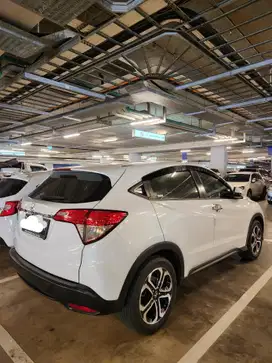 Honda HR-V 2021 Bensin Low KM Putih Cemerlang