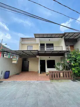 Rumah 2 lantai dalam townhouse di Gedong Pasar Rebo Jaktim