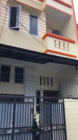 DIJUAL RUMAH BAGUS PADEMANGAN UKU 5X15 STRATEGIS 2.5 LT SIAP HUNI