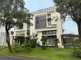 Rumah The Mansion Hook Pakuwon Indah Surabaya Barat