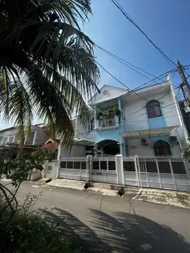 Rumah second dalam komplek di Meruya Ilir Jakbar