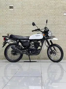 ⭐️⭐️⭐️⭐️⭐️ Kawasaki W 175 - Putih - 2020 - Wulan mustika