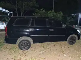 Innova V Bensin Hitam