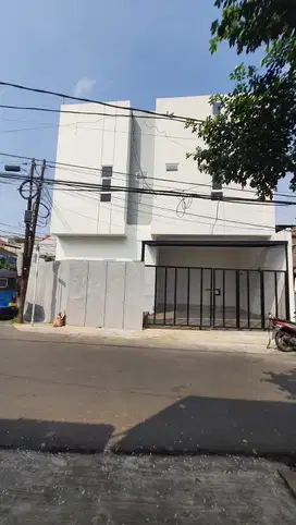 Rumah Baru Minimalis Hook di Kebon Baru Jak Sel