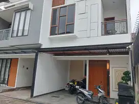 Kelapa Dua Depok, Baru, 3 Lantai, Siap Huni, Lokasi Strategis,Cash/KPR