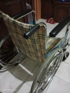 Kursi roda lipat