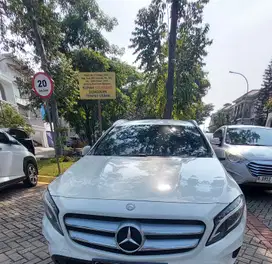 Mercedes-Benz GLA200 2015 Bensin