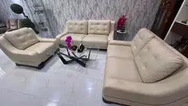 Sofa Kursi Tamu Cream Merk Godiva 1 set with meja kaca