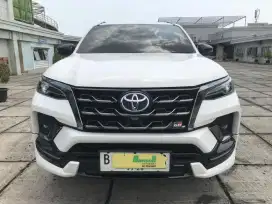 VRZ GR diesel 2.8 At 2021/2022/2023 Putih, KM 8rb ANTIK
