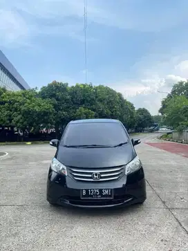 Dp 10jt ~HONDA FREED PSD AT 2010 No PR Siap Pakai