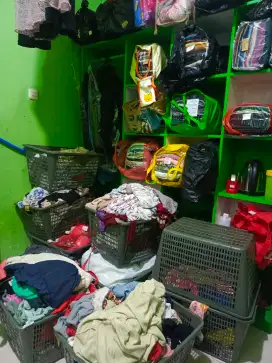 Laundry kiloan dan satuan londri
