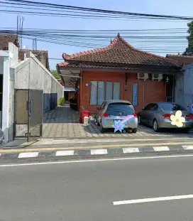 Dijual kost eksklusif 8 kamar dgn lokasi strategis