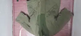Jacketnya nih zara men hijau tentara keren deh