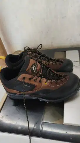 Sepatu EIGE R1989 anaconda