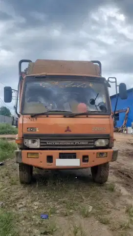 Dijual Truk Engkel 4x2 Siap Pakai – Mesin Sehat, Surat Lengkap!