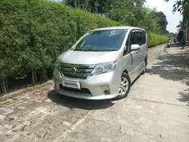 KM Rendah - NISSAN SERENA 2.0 HIGHWAY STAR BENSIN A/T 2013 SILVER