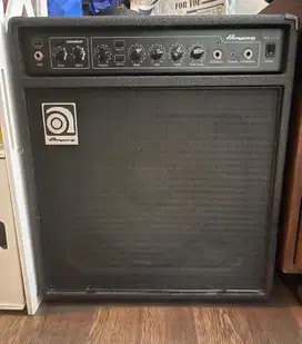 Ampeg BA112 - Bass Ampli