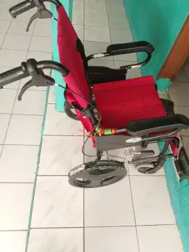 Kursi roda rem tangan