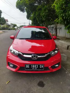 Honda Brio e M.T Low KM baru 13.000 Perak no minus masih seperti baru