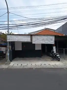 [Disewakan] Rumah 4 Kamar Tidur 1 Kamar Mandi + 1 Bangunan untuk Usaha