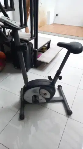Sepeda Statis Shaper KC 154 Magnetic