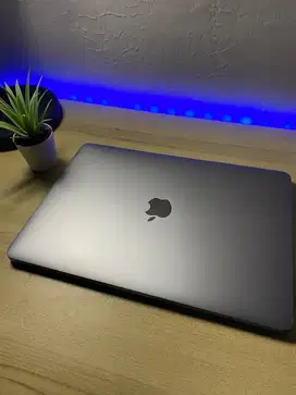 Macbook pro touchbar Intel i5 Ram 8GB ssd 256GB