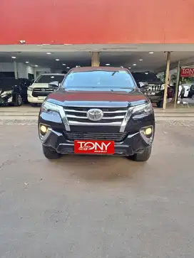 Toyota Fortuner VRZ 4x4 AT 2020 Hitam