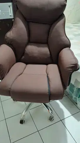 Kursi Direktur kantor