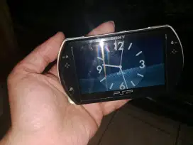 PSP GO Hitam Kondisi Normal Siap Pakai