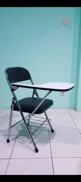 Kursi lipat kuliah