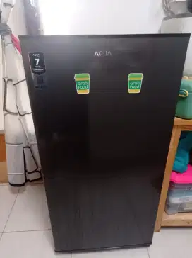 Edisi pindahan
DIJUAL Kulkas AQUA 1 Pintu