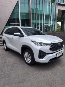 2023 Toyota Kijang Innova Zenix 2.0 V CVT Bensin Putih 2.0V New Zenix