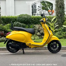 Piaggio Vespa SPRINT SPORT 150 IGET Tahun 2017 WARNA YELLOW VERY GOOD