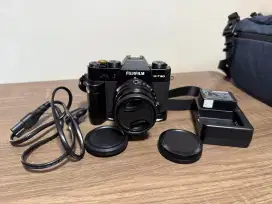 FUJI X-T20 + Lensa Fujinon XF 35 F2 R WEATHER Resistance Bekas / Seken