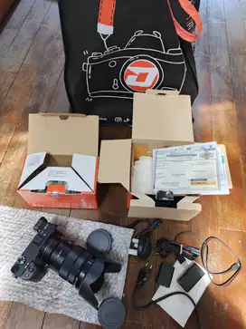 Jual Kamera Sony A6400 Body Only  - Lensa Sony E PZ 18-105 mm F4 OSS