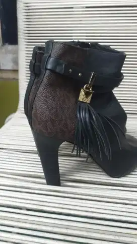 Jual sepatu second bermerk asli
