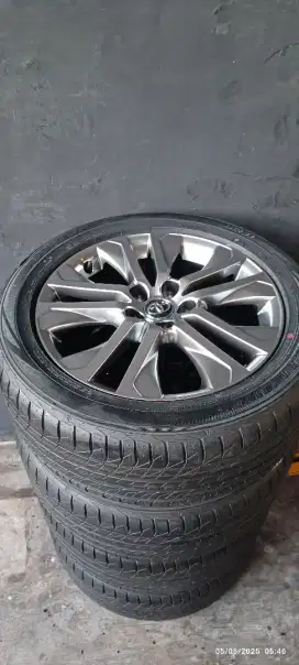 Velg original Zenix kondisi baru+ban baru