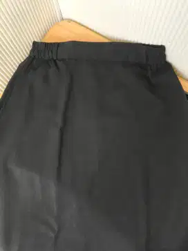 Rok Warna Hitam Ukuran M