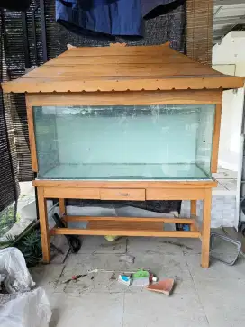 Aquarium dan Meja