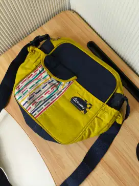 Tas Travel Wanita warna kuning ukuran sedang