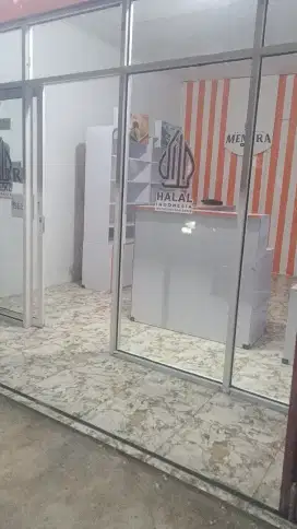 Pintu kaca sekat kaca