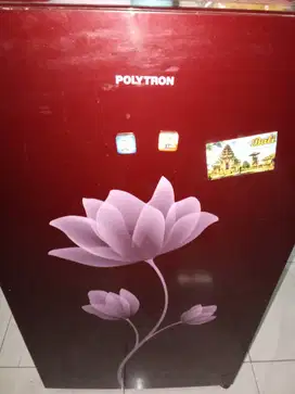 Di jual kulkas Polytron satu pintu kondisi mulus harga murah