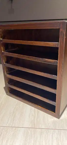 Rak Pajang Essential Oil