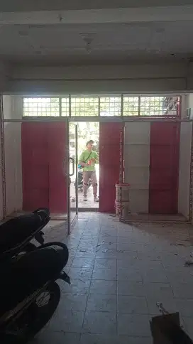 Pintu kaca sekat kaca